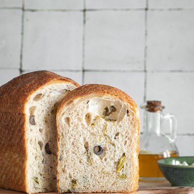 Pane morbido con cime di rapa e olive nere (metodo yudane)