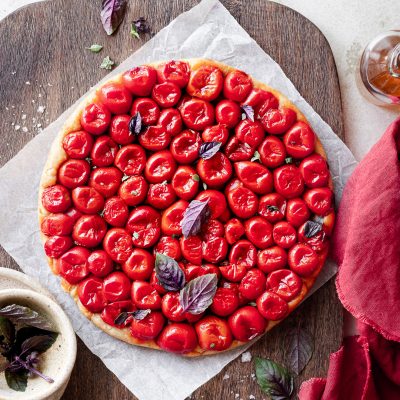 Tarte tatin ai pomodorini e pesto rosso